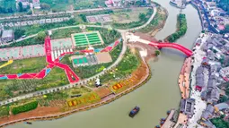 Foto udara salah satu bagian Sungai Fuyang di Wilayah Cixian, Provinsi Hebei, China pada 24 September 2020. Dalam beberapa tahun terakhir, Cixian berupaya menyempurnakan pengelolaan sungai dan restorasi ekologi untuk meningkatkan kualitas sistem perairan di wilayah tersebut. (Xinhua/Wang Xiao)