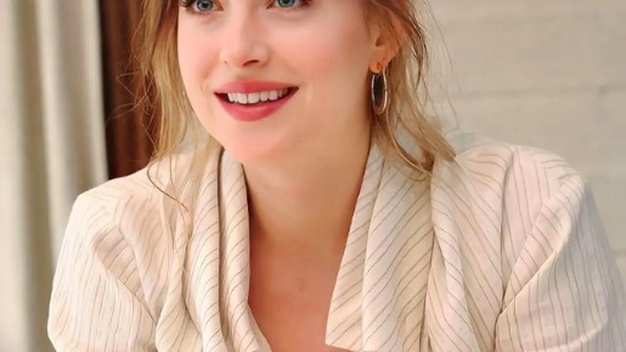7 Potret cantik Dakota Johnson