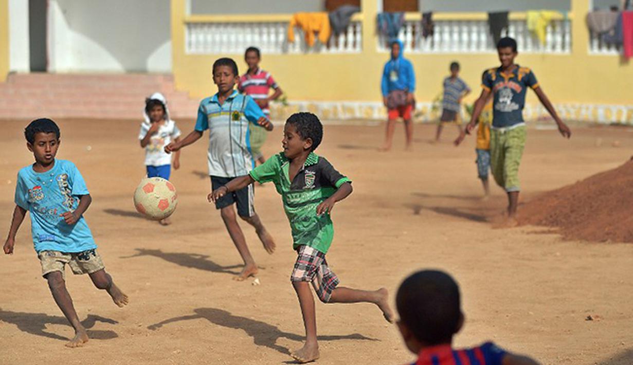 Anak-anak pengungsi dari Yaman di kamp pengungsi UNHCR. (AFP PHOTO/Tony KARUMBA)