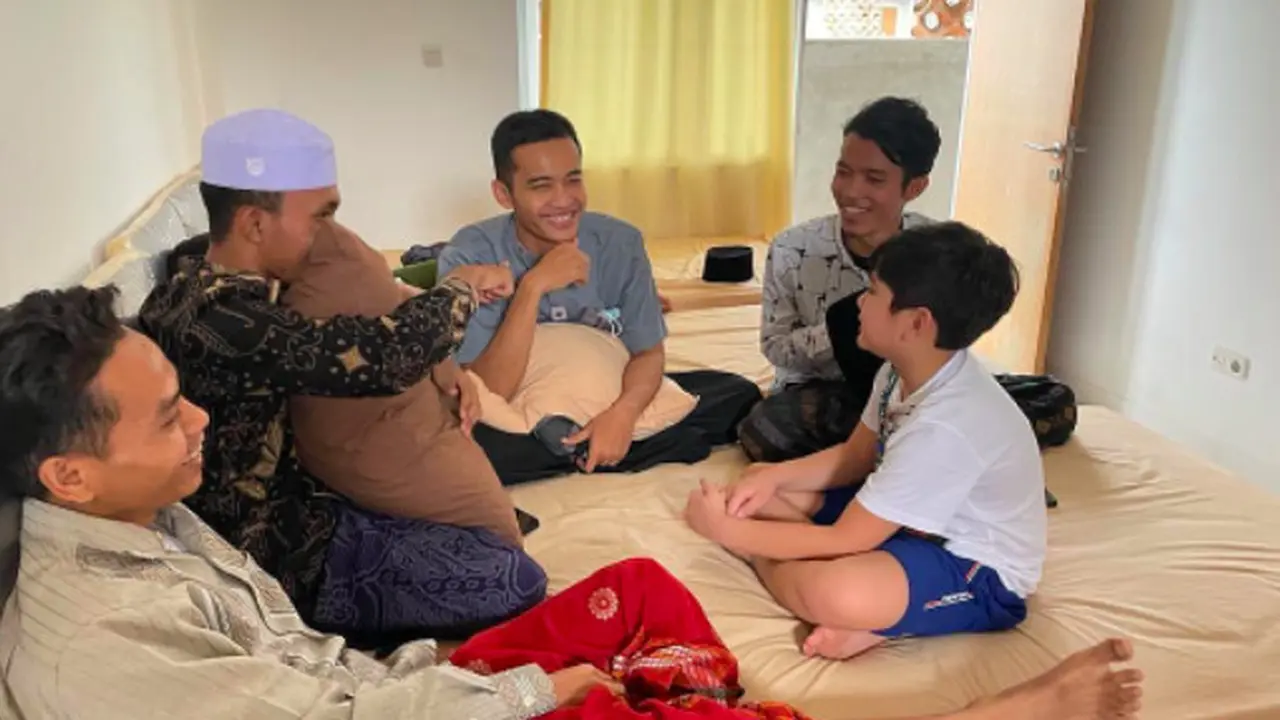 Potret Rafatar masuk pesantren kilat