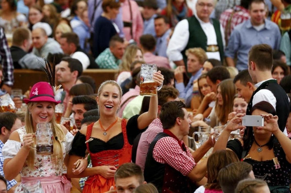 Intip gadis-gadis seksi Munich meriahkan pembukaan Oktoberfest