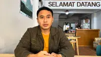 Muhammad Khalid Wardana hidup jauh dari kampung halamannya di Banda Aceh, dan kini menempuh pendidikan S2 di Chiang Mai, Thailand. (Bola.com/Muhammad Adi Yaksa)