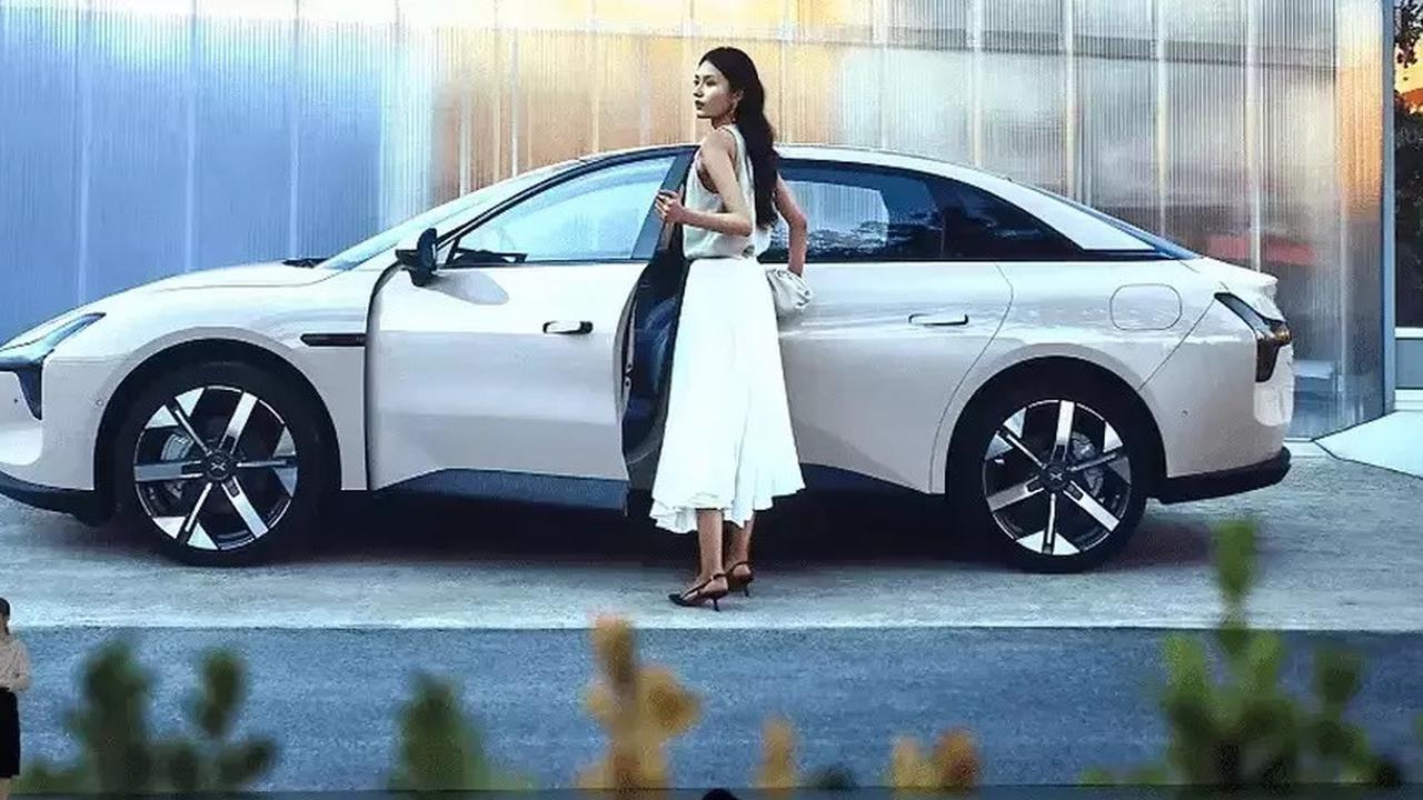 Merek mobil listrik dari China memperkenalkan sedan dengan harga terjangkau untuk menghindari kebangkrutan