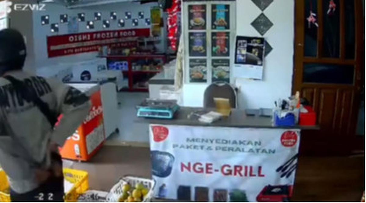 Viral Aksi Maling Berhasil Curi Dompet di Toko Makanan, Aksinya Terekam CCTV