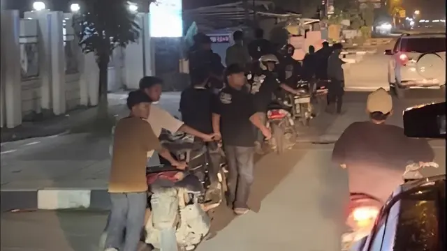 Puluhan pemuda terlibat balap liar di Pringsewu, Lampung diamankan di mapolres setempat.