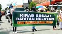 Ratusan nelayan di Pemalang menggelar tradisi larung sesaji.