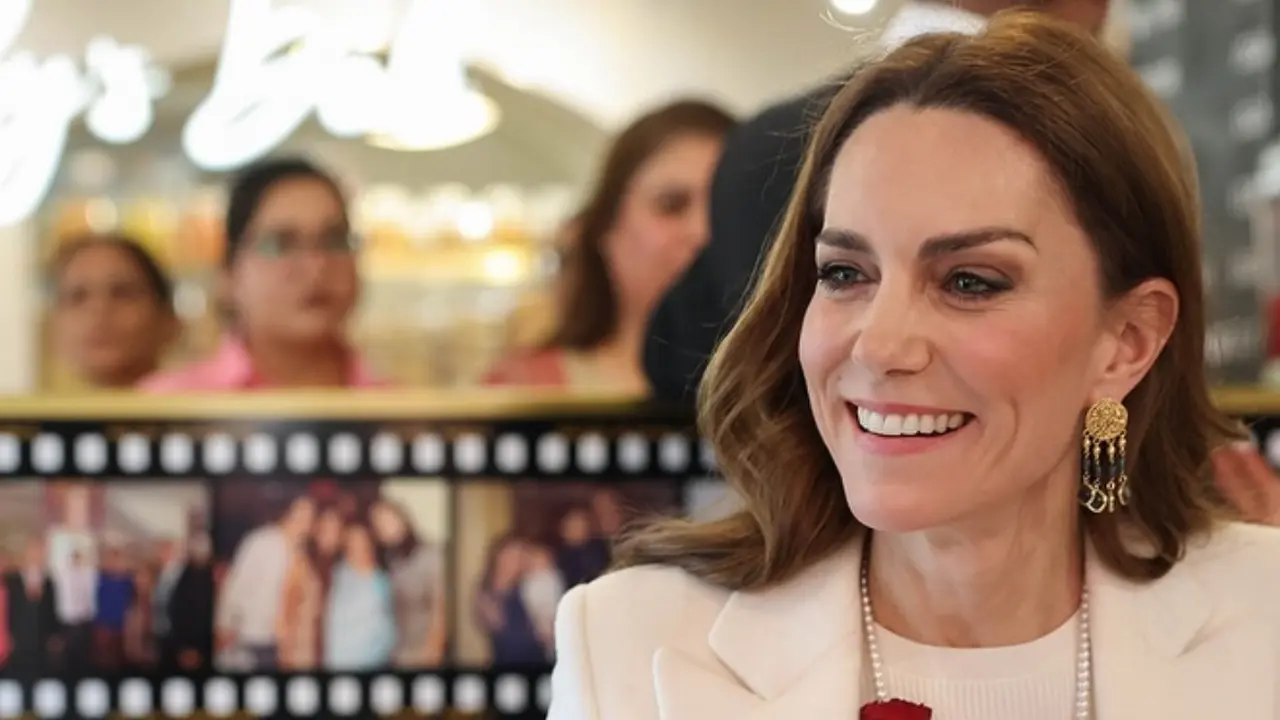 Kate Middleton pakai Sustainable Fashion Saat Rayakan Holi Bersama Komunitas India. [@princeandprincessofwales