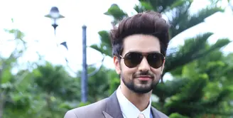 Idola baru masyarakat Indonesia, Shakti Arora dan Radhika Madan kembali ke negaranya, India. Pemeran dalam serial Ranveer dan Ishani itu kembali setelah beberapa hari melakukan serangkaian kegiatan di Indonesia. (Adrian Putra/Bintang.com) 