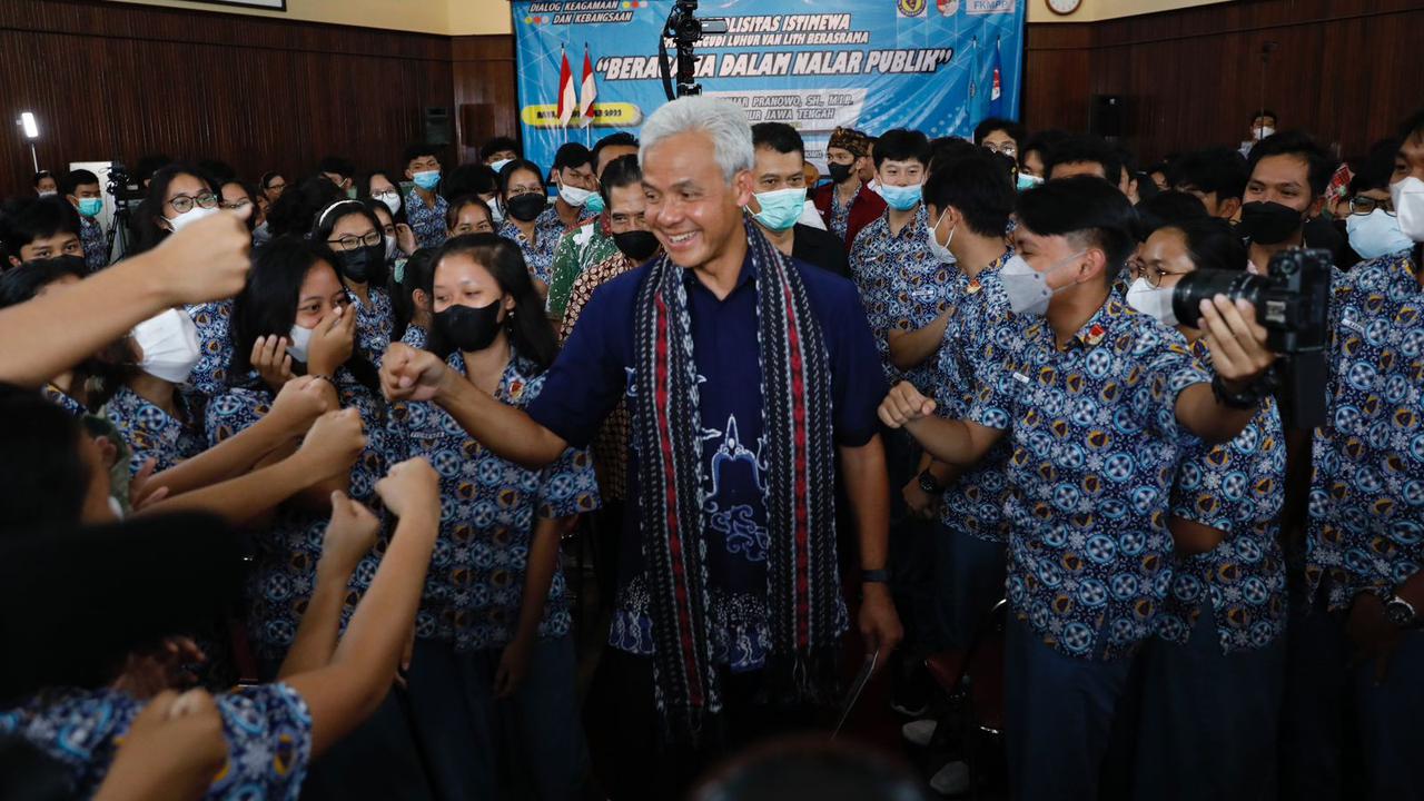 Gubernur Jawa Tengah, Ganjar Pranowo, menjadi pembicara pada Katolisitas Istimewa bertajuk 'Beragama dalam Nalar Publik' yang diselenggarakan SMA Pangudi Luhur Van Lith, Kecamatan Muntilan, Kabupaten Magelang, Rabu (16/11) (Istimewa)