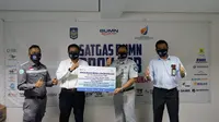 PTPP memberikan bantuan 5.000 buah masker kain secara simbolis kepada Satgas Bencana BUMN Provinsi Nusa Tenggara Barat (NTB).