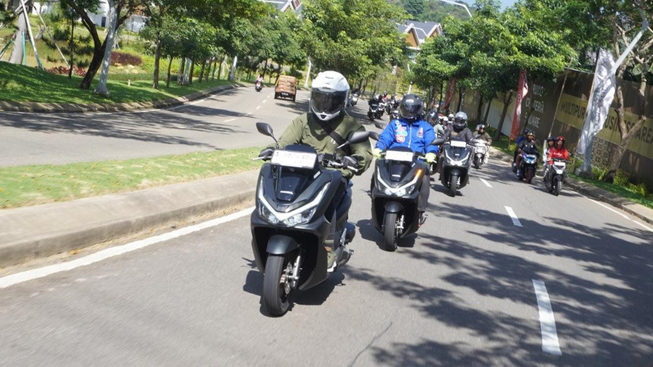 Fitur Honda RoadSync di New PCX160: Lihat Maps hingga Terima Panggilan Tanpa Harus Minggir ke Tepi Jalan
