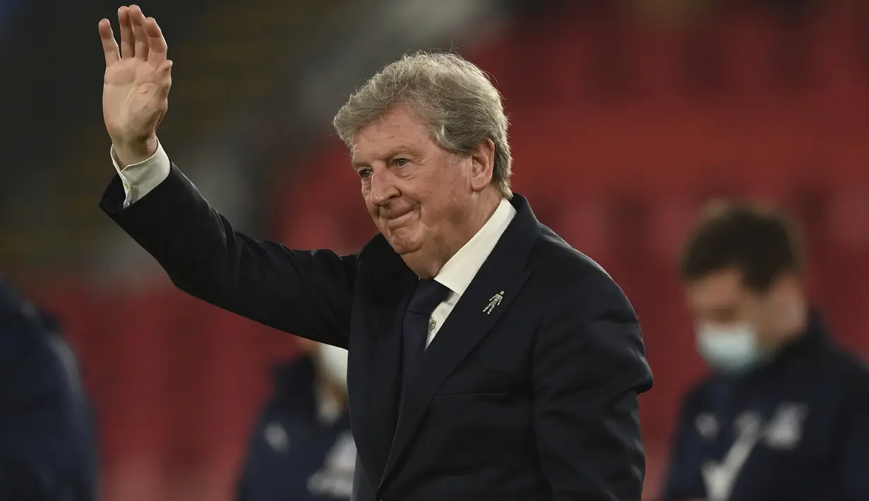 Roy Hodgson. Pelatih asal Inggris yang baru ditunjuk Watford menggantikan Claudio Ranieri ini segera memperbarui rekor sebagai pelatih tertua di Liga Inggris yang masih dipegangnya. Terakhir, ia membesut Crystal Palace saat berusia 73 tahun dan 287 hari (23/5/2021). (AP/Pool/Facundo Arrizabalaga)