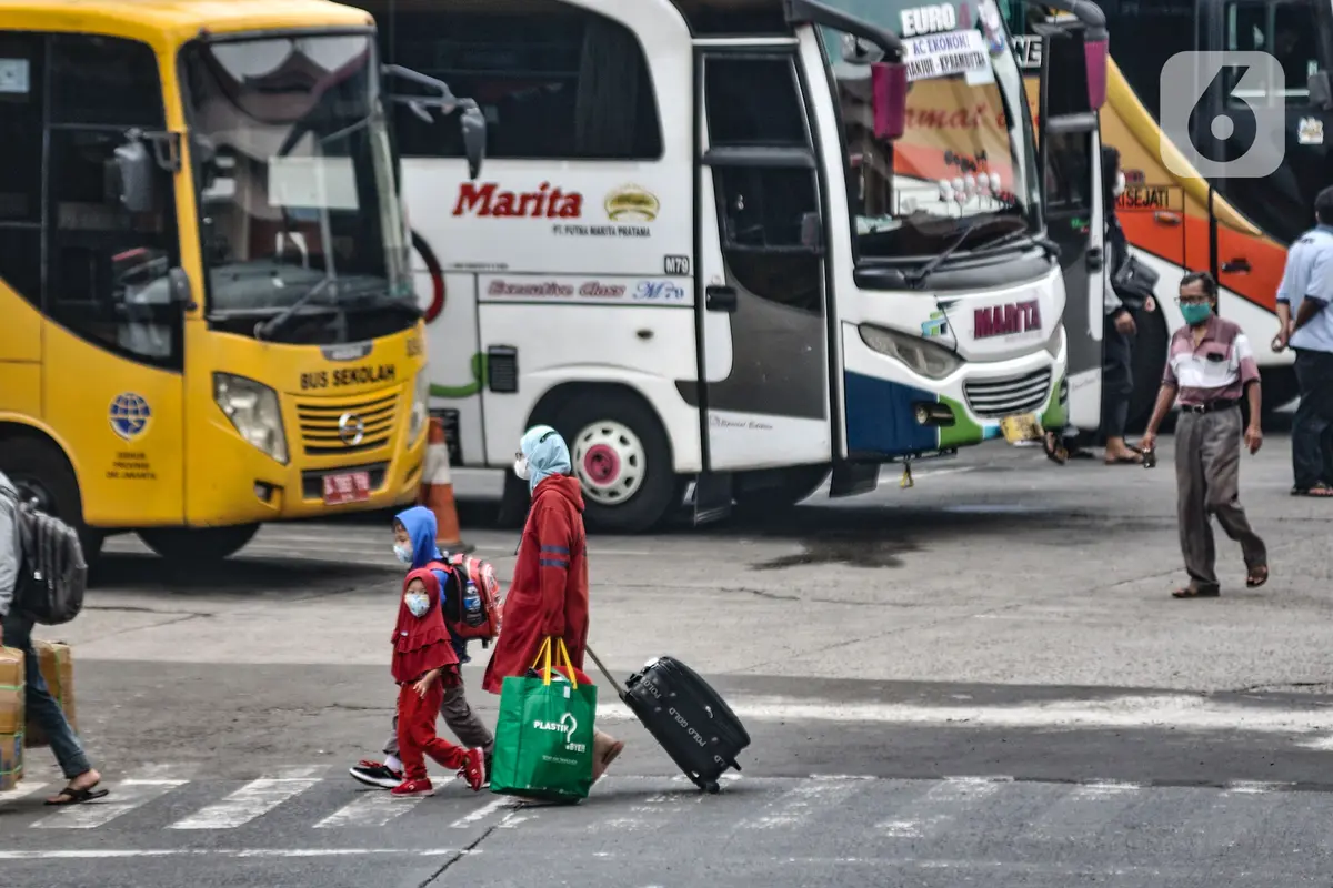 Puncak Arus Balik di Terminal Kampung Rambutan