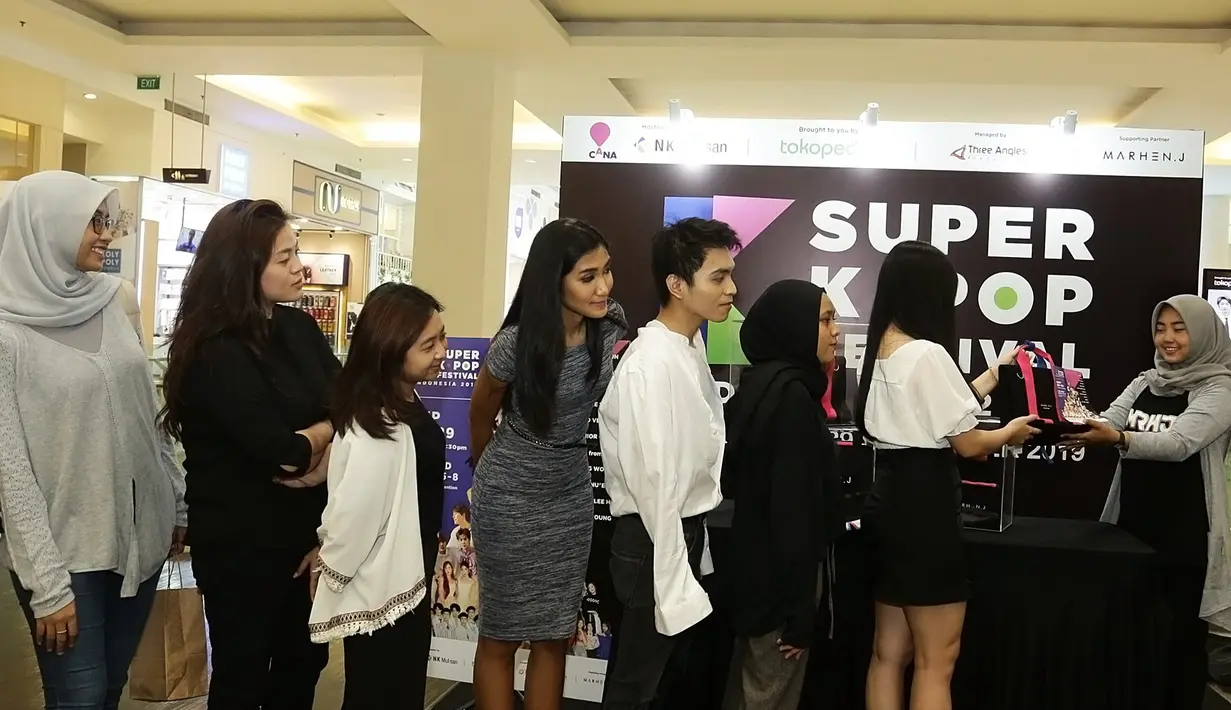 Antrian Pembeli Tiket Super K-Pop (Bambang E Ros/Fimela.com)