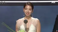 Hebat! Park Shin Hye berhasil menang mutlak dengan angka 100 persen dalam ajang penghargaan bergengsi Baeksang Arts Awards