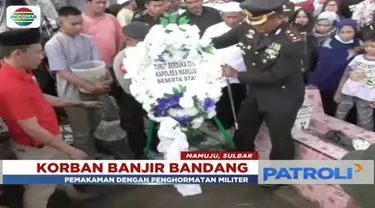 Polisi korban banjir bandang di Mamuju, Sulawesi Barat dikenal masyarakat sering membantu orang yang membutuhkan.