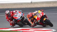 Marc Marquez (depan) dan Andrea Dovizioso. (Motorsport)