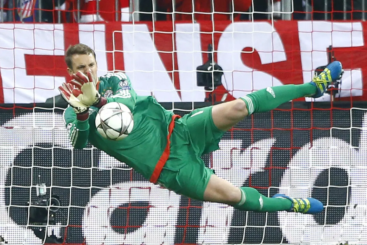Kiper Bayern Muenchen asal Jerman Manuel Neuer. 