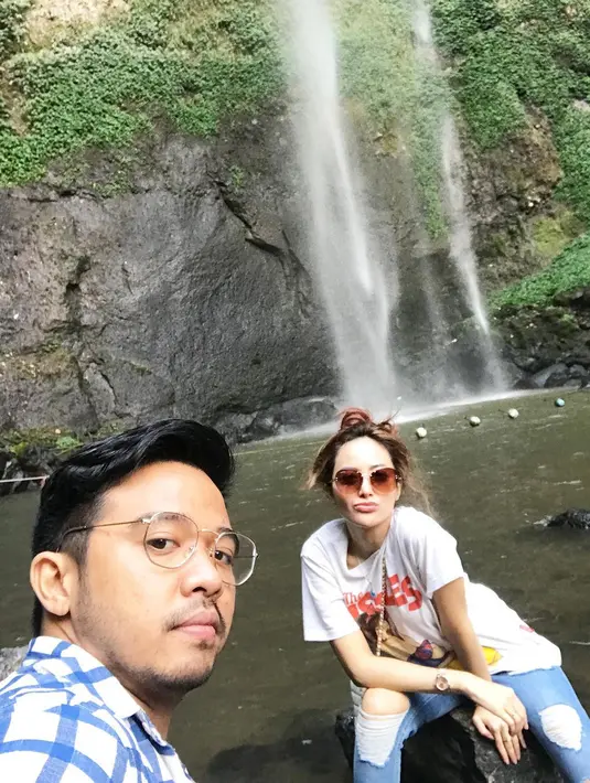 Begitu juga Cinta yang terkadang mengungkapkan kisah asmaranya kepada Roby. Salin curhat itulah yang terjadi saat keduanya bersahabat hingga akhirnya menjadi suami istri. (Instagram/cinta_ratu_nansya)