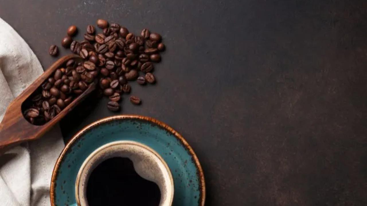 Menjaga asupan kopi perlu dilakukan dengan bijaksana. "Tingkatkan pemahaman Anda tentang efek samping kopi dan atur pola minum yang tepat," kata Dr. Sarah Lewis, seorang ahli gizi.