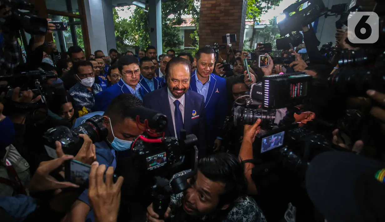 Ketua Umum Partai Demokrat Agus Harimurti Yudhoyono (AHY) menerima kunjungan Ketua Umum Partai NasDem Surya Paloh di DPP Partai Demokrat, Jakarta, Rabu (22/2/2023). Surya Paloh didampingi Waketum DPP Partai Nasdem Ahmad Ali dan jajaran petinggi DPP Nasdem lainnya. (Liputan6.com/Faizal Fanani)