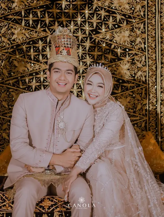 Bersamaan dengan kabar gugatan cerai Ria Ricis terhadap Teuku Ryan, tak sedikit netizen dan keluarga mendoakan yang terbaik bagi pasangan seleb yang sudah punya satu anak itu. (Liputan6.com/IG/@teukuryan)