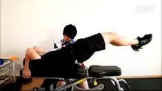 Diberi instruksi oleh pelayan cantik dianggap memberikan motivasi lebih dalam lakukan fitnes.