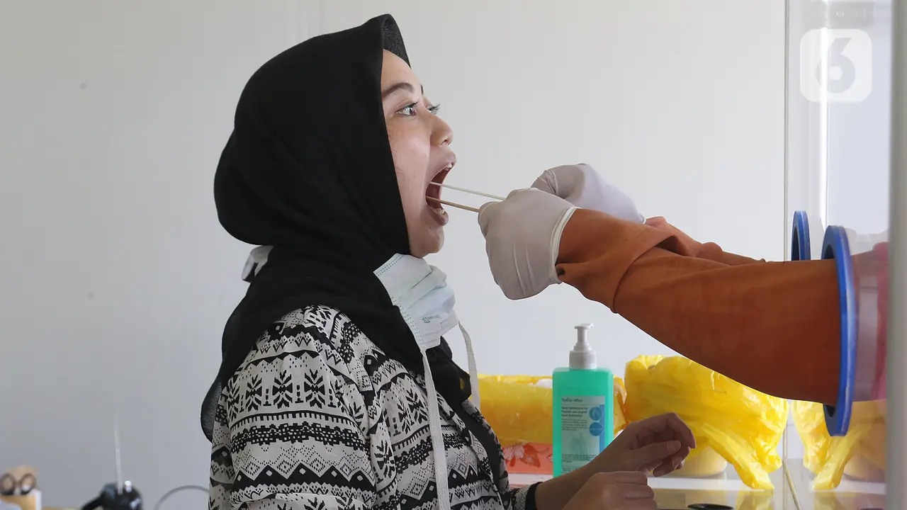 FOTO: Antisipasi Penyebaran COVID-19, RSUI Gelar Swab Test Massal