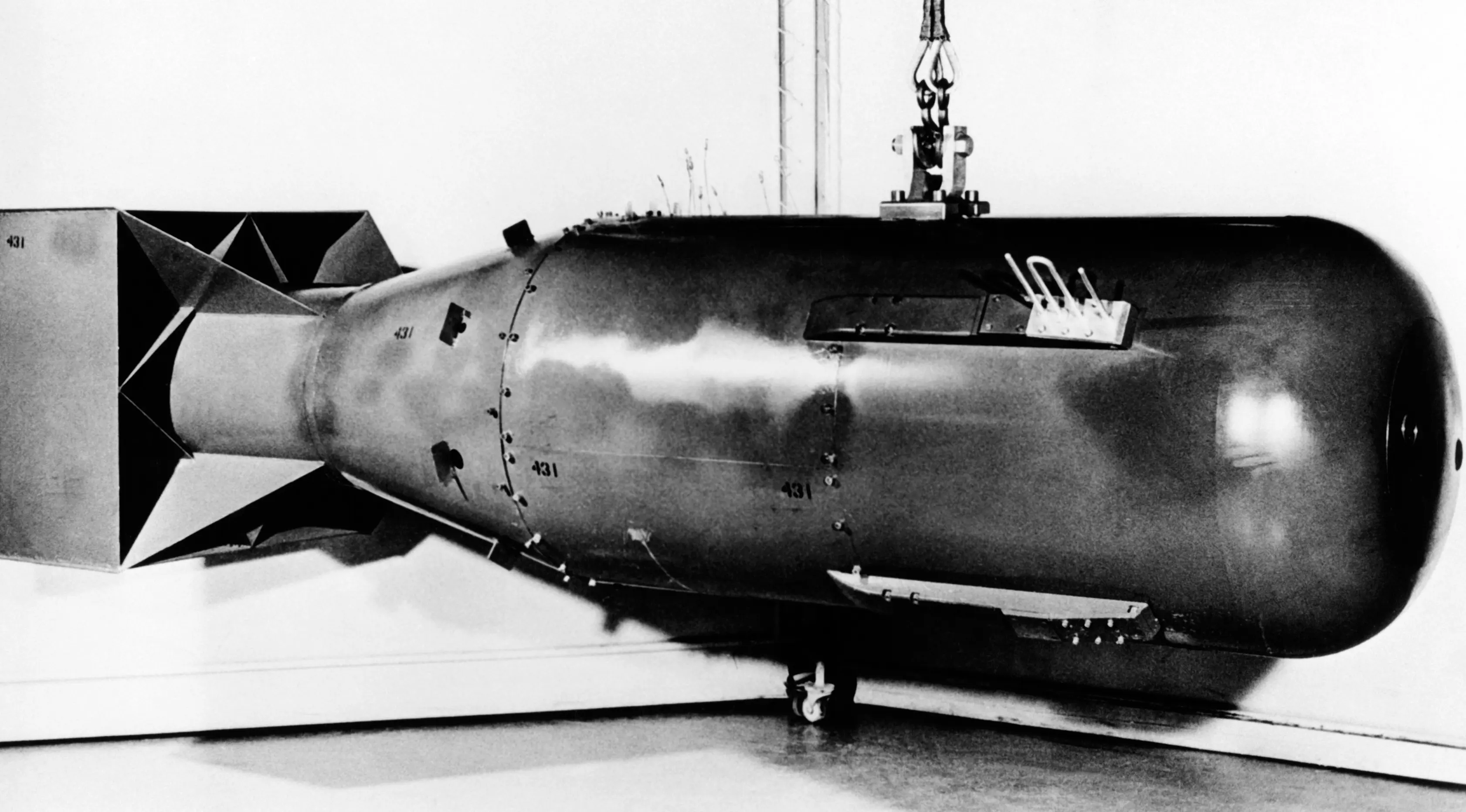 Sebuah bom atom yang dijuluki Little Boy yang digunakan untuk menghantam Hiroshima (Wikimedia / Creative Commons)