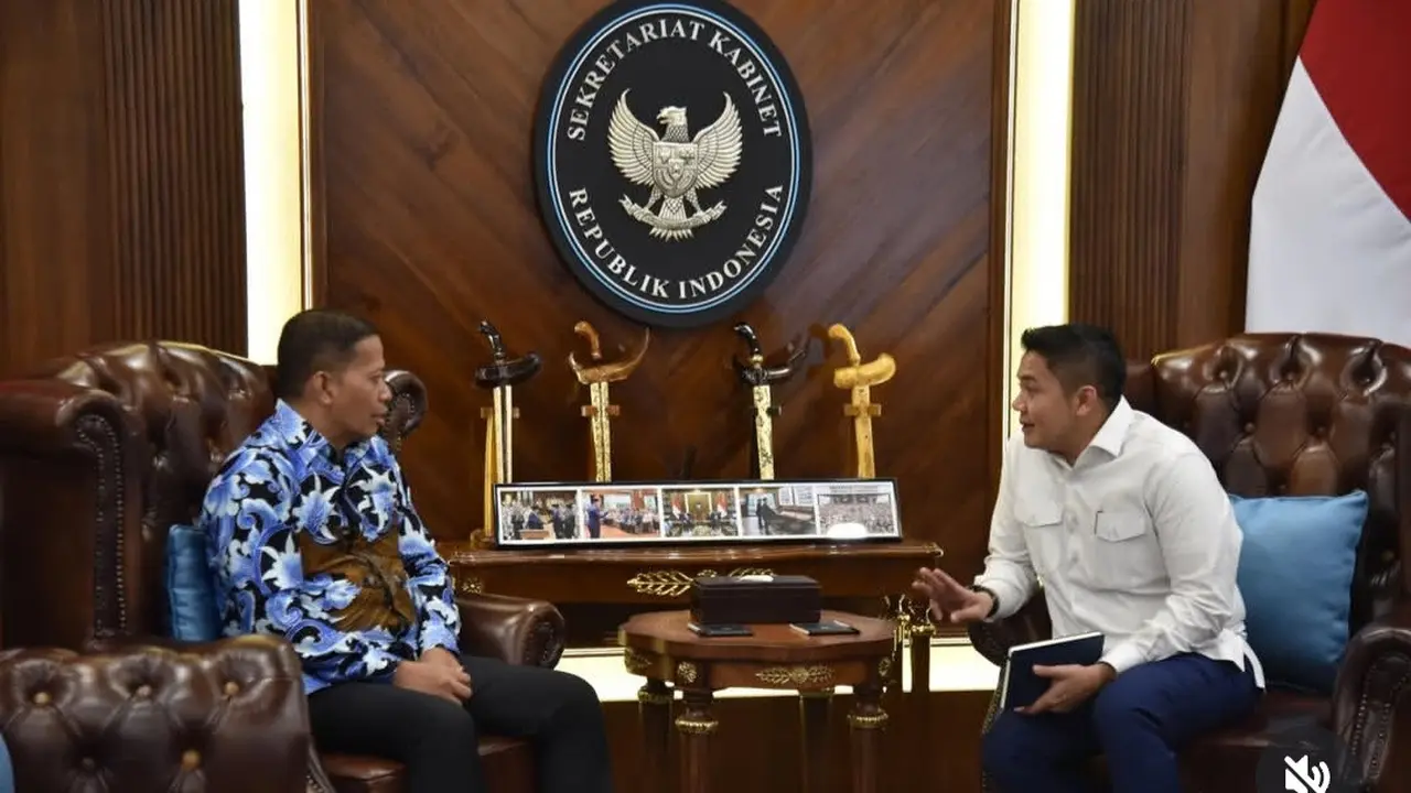 Seskab Letkol Teddy Indra Wijaya menerima kedatangan Rektor Universitas Indonesia Prof. Heri Hermansyah di Kantor Sekretariat Kabinet.
