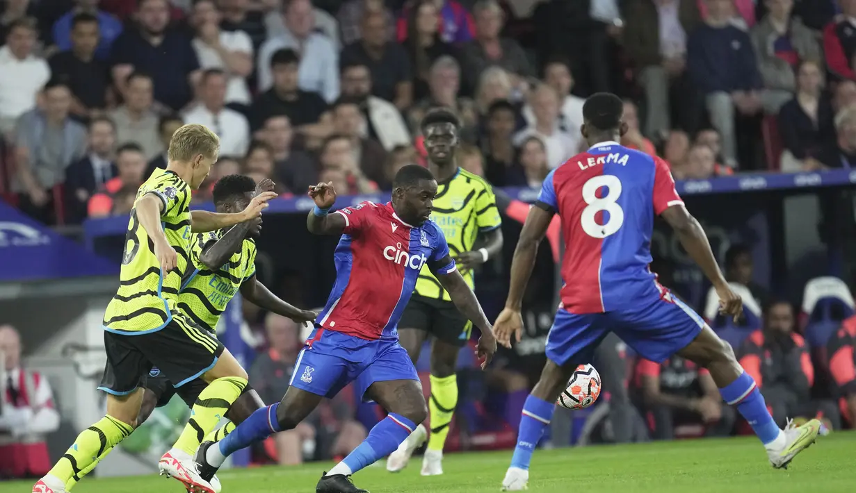 Sementara Crystal Palace kini berada di peringkat ke-11 dengan tiga poin. (AP Photo/Kin Cheung)