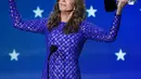 Allison Janney saat menerima penghargaan untuk film aktris pendukung terbaik untuk "I, Tonya" di Critics Choice Awards ke-23 di Barker Hangar di Santa Monica, California, AS (11/1). (AP/Chris Pizzello)