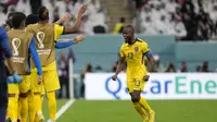 Penyerang Ekuador, Enner Valencia mencetak gol keduanya ke gawang Qatar pada pertandingan grup A Piala Dunia 2022 di Stadion Al Bayt di Al Khor, Qatar, Minggu (20/11/2022). Enner Valencia mencetak dua gol dipertandingan ini dan mengantar Ekuador menang atas Qatar 2-0. (AP Photo/Natacha Pisarenko)