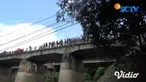Penemuan mayat laki-laki tanpa identitas di Sungai Ketonggo, Kabupaten Ngawi, Jawa Timur, menggemparkan warga Desa Klitik. Selain itu, ditemukan juga sejumlah luka akibat senjata tajam di tubuh mayat tersebut.