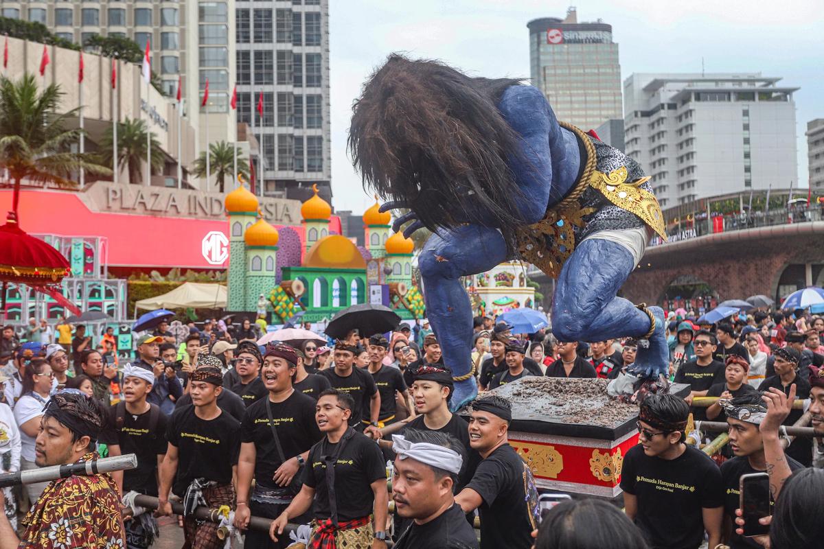 FOTO: Pawai Ogoh Ogoh Semarakkan Jakarta Jelang Hari Raya Nyepi