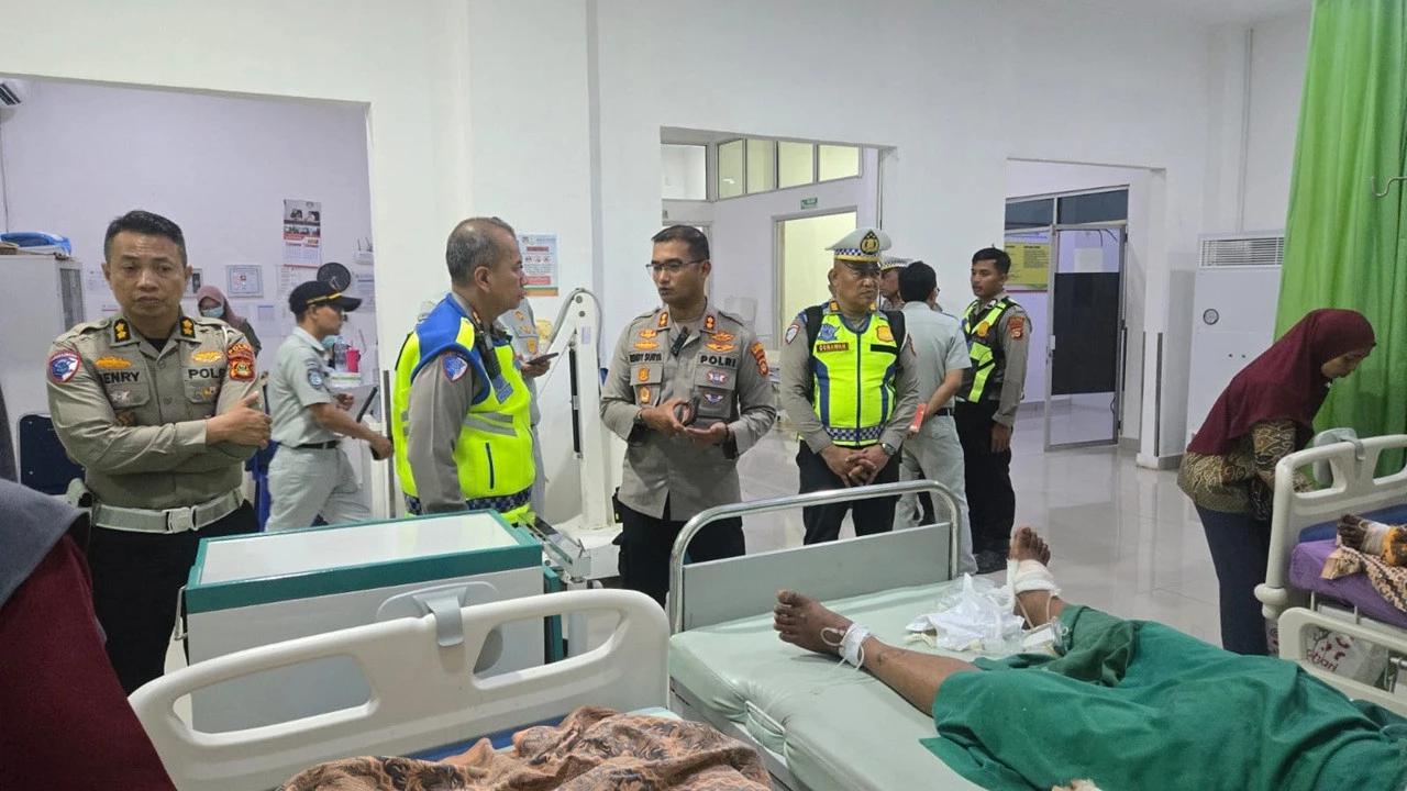 4 Polda Ambil Sampel DNA Keluarga Korban Kecelakaan Bus ALS-Truk Tangki di Musi Rawas Utara