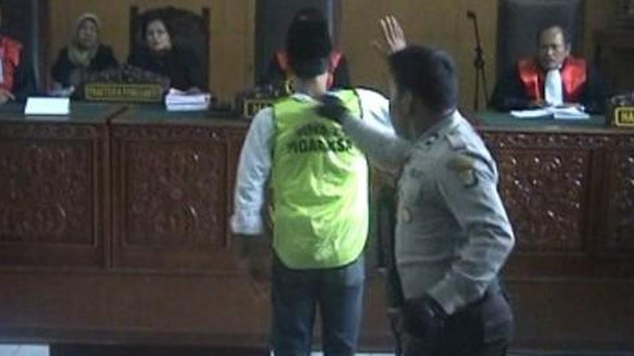 Cerita Oleng bersumpah tak memperkosa dengan injak Alquran