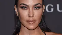 Kourtney Kardashian Meluncurkan Lolipop Seharga Rp 99 Ribu untuk Kesehatan Vagina