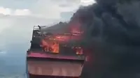 KM Lautan Papua Indah terbakar di perairan laut Paiton (Istimewa)