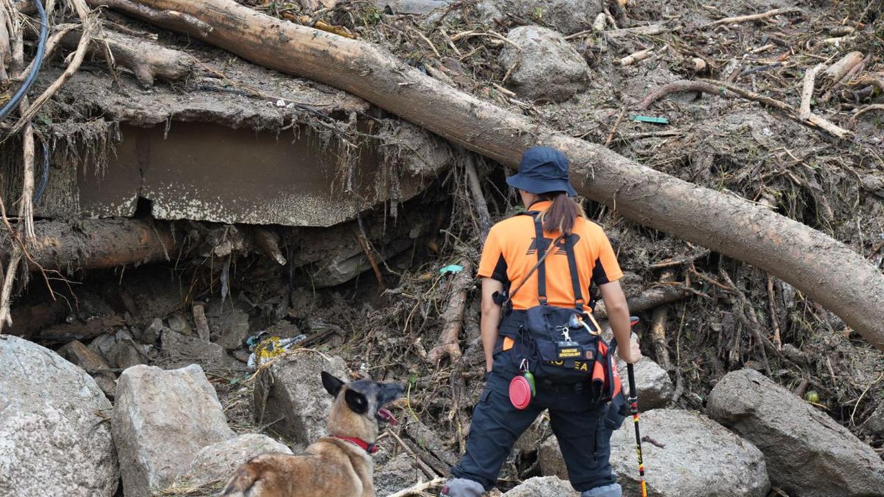 Hujan lebat berintensitas tinggi selama tiga hari tanpa henti telah mengakibatkan bencana banjir dan tanah longsor parah melanda wilayah Yecheon, Provinsi Gyeongsang Utara, Korea Selatan.