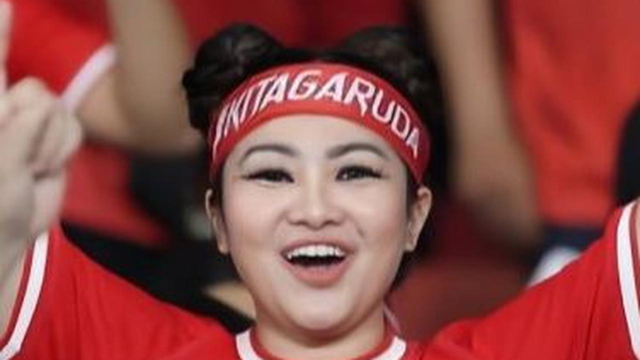 Fitri Carlina juga tidak pernah absen menonton langsung pertandingan timnas di mana pun.<br>