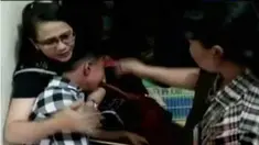 Sarah Jessica dan sang ibu, Yunida menjadi korban penikaman orang tak dikenal di rumahnya sendiri.