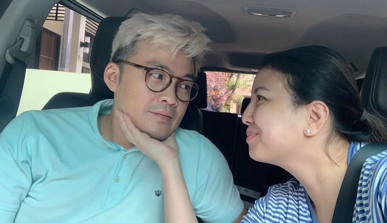 “Klo aku emang dari SD, SMP, SMU semua sekolah negri krn dulu org tua emang nge pas nge pas aja anaknya ada 3 jd bagi-bagi biaya sekolah aku sama 2 ade aku lagi. kita di wajib in usaha keras utk bs masuk sekolah negri biar bayarannya murah,” lanjutnya. (Instagram/tya_ariestya)