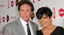 Lalu dengan pernikahan keduanya dengan Bruce Jenner, ia melahirkan Kendall dan Kylie Jenner. (Entertainment Tonight)