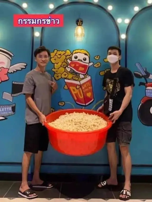 6 Potret Nyeleneh Orang Makan Popcorn Sambil Nonton Film, Porsi Tak Kira-Kira
