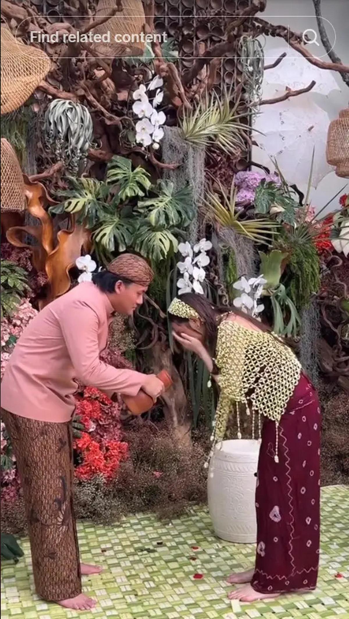 6 Momen Mahalini Wudhu dan Baca Al-Fatihah di Acara 7 Bulanan, Dituntun Rizky Febian
