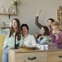 Cara Memperkuat Koneksi dengan Teman Lama yang Terpisah Jarak/Copyright freepik