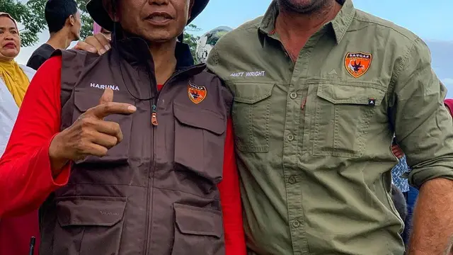 Gagal Tangkap Buaya Berkalung Ban, Ini 7 Potret Matt Wright dengan Tim