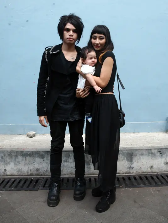 Axel membantah bahwa pernikahannya itu terpaksa dilakukan lantaran Melody yang telah berbadan dua. Ia menegaskan, bahwa pernikahannya karena mencintai istrinya. (Nurwahyunan/Bintang.com)