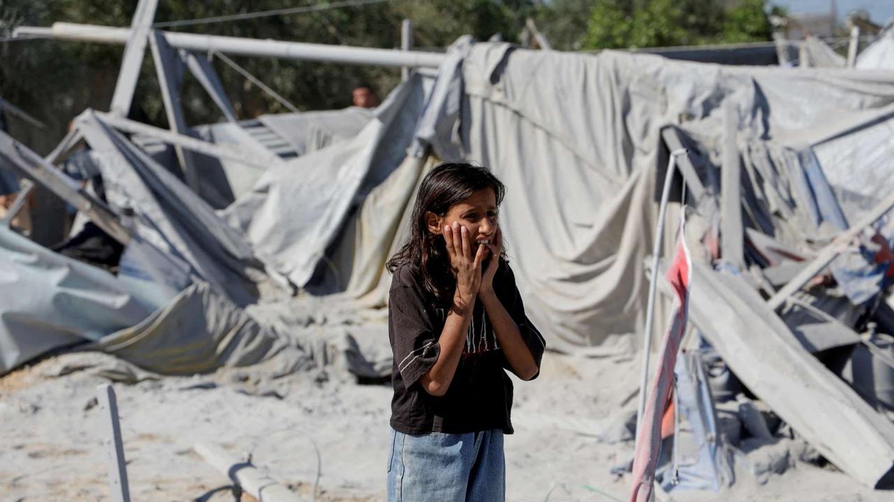 Detik-detik serangan udara Israel hantam kamp pengungsian Jalur Gaza